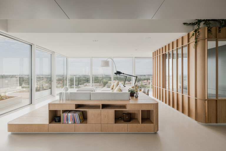 Read more about the article Panorama Penthouse by Bureau Fraai